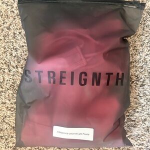 Streignth- ESSENTIAL SEAMLESS SET: CROSSBACK SPORTS BRA + SHORTS